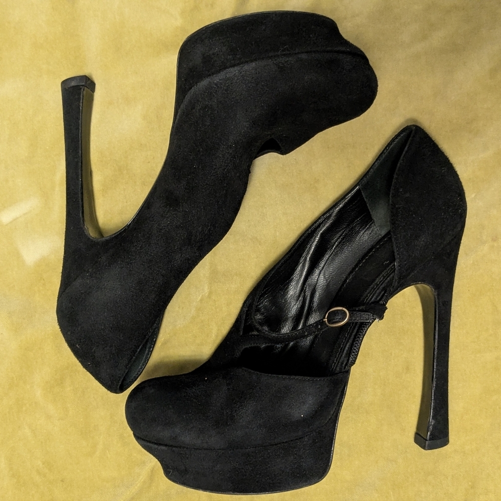 Yves Saint Laurent - Elegant Black High Heel Women's Shoes, (US=8.5) size 39